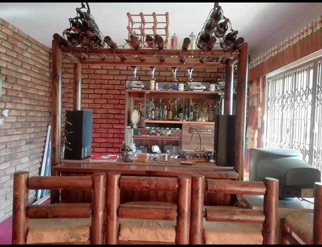 5 BEDROOM HOUSE FOR SALE IN DERSLEY